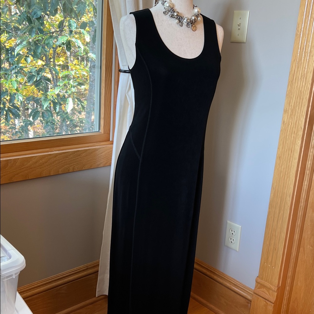 Chicos Travelers Classic Long Black Sleeveless Dress with Nice Seam Detail